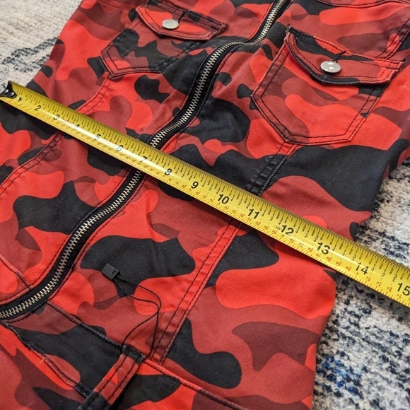 Woman’s Slim Fit camouflage sleeveless Jumpsuit - Picture 4 of 6